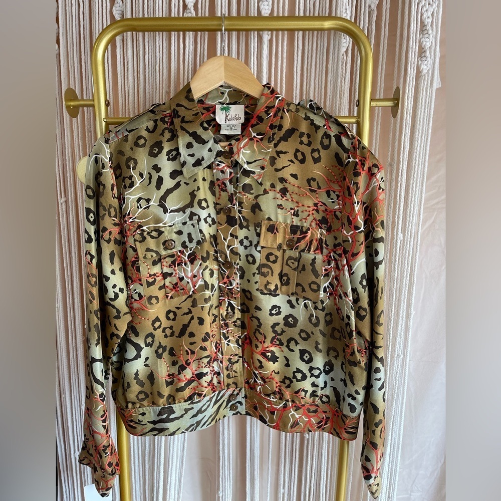Vintage 100% Silk Hawaiian blouse jacket Leopard Print multicolor Medium (M)